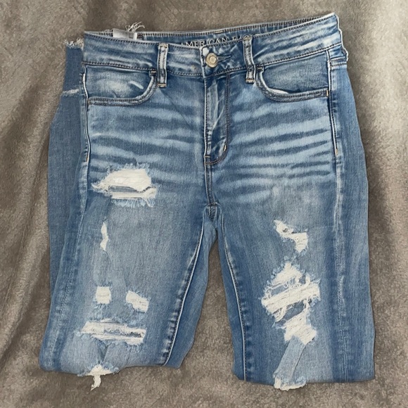 AMERICAN EAGLE size 4 distressed jeans - Picture 1 of 4